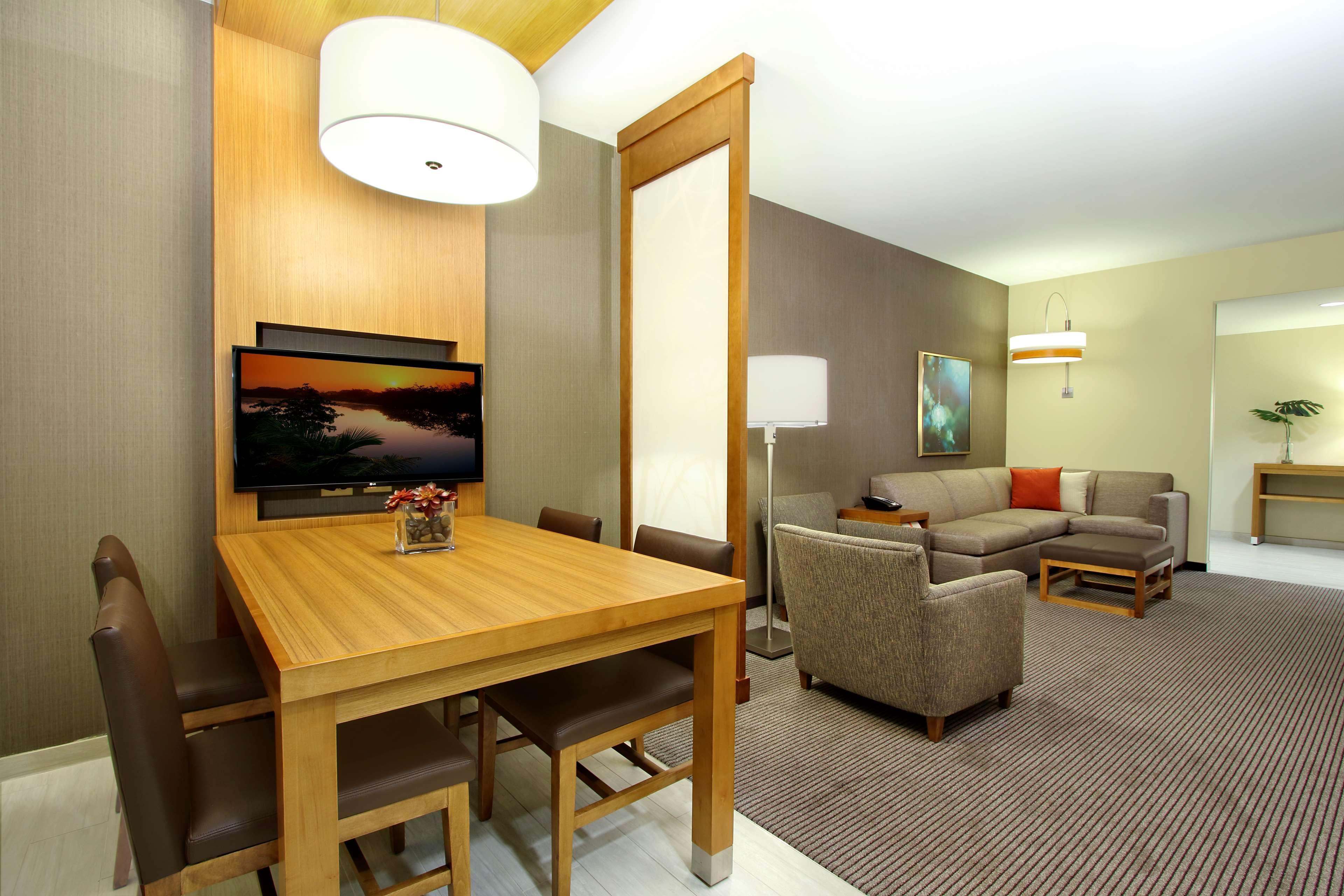 Hyatt Place Nw Vintage Park 3*