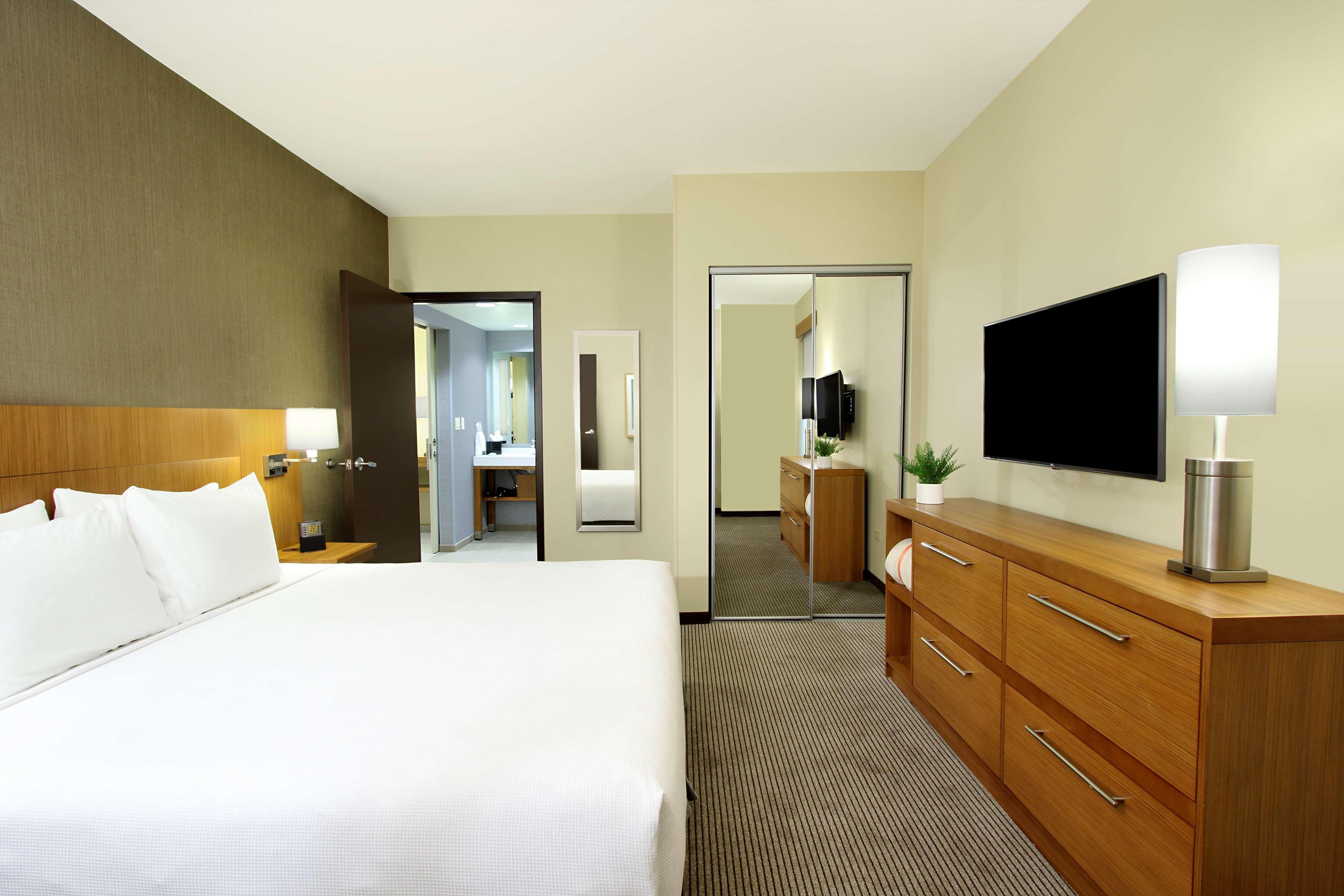 Hotel Hyatt Place Nw Vintage Park 3*