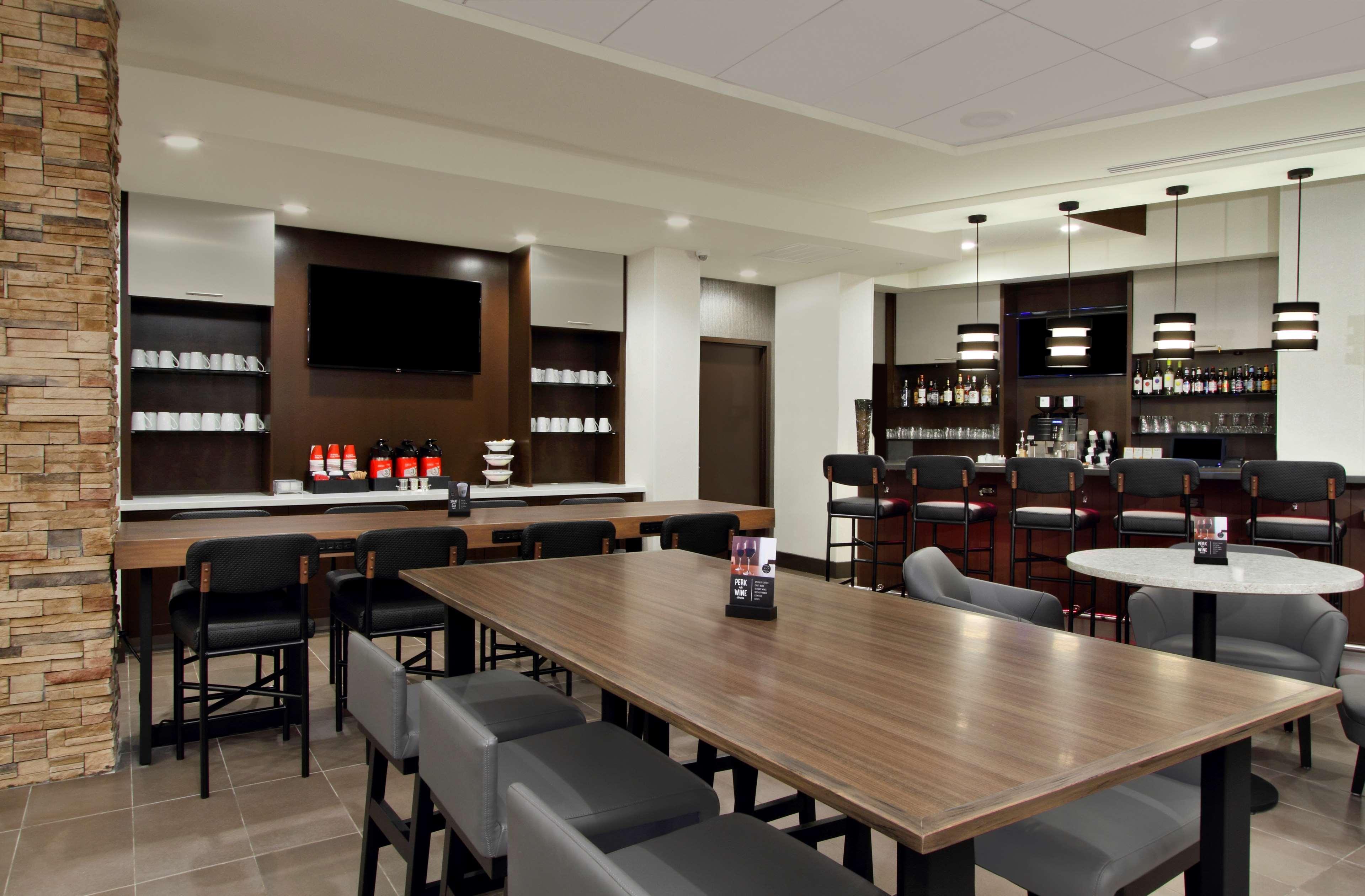 Hyatt Place Nw Vintage Park 3*