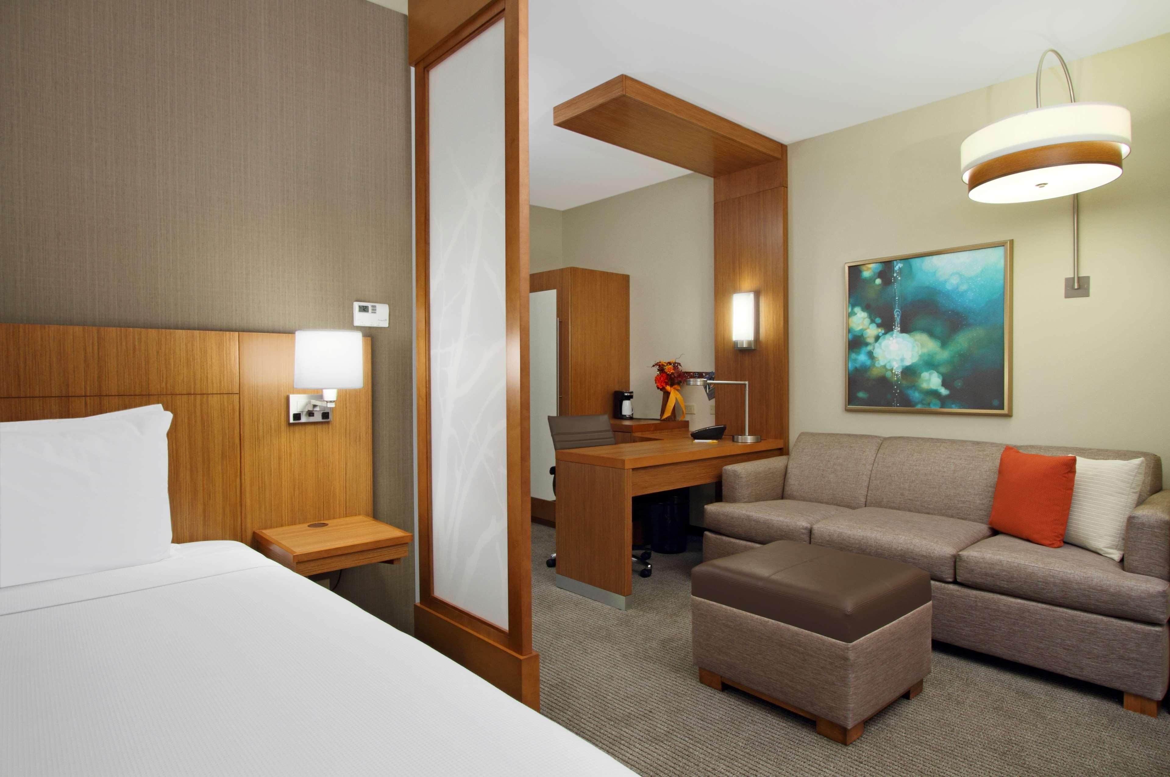 Hyatt Place Nw Vintage Park 3*